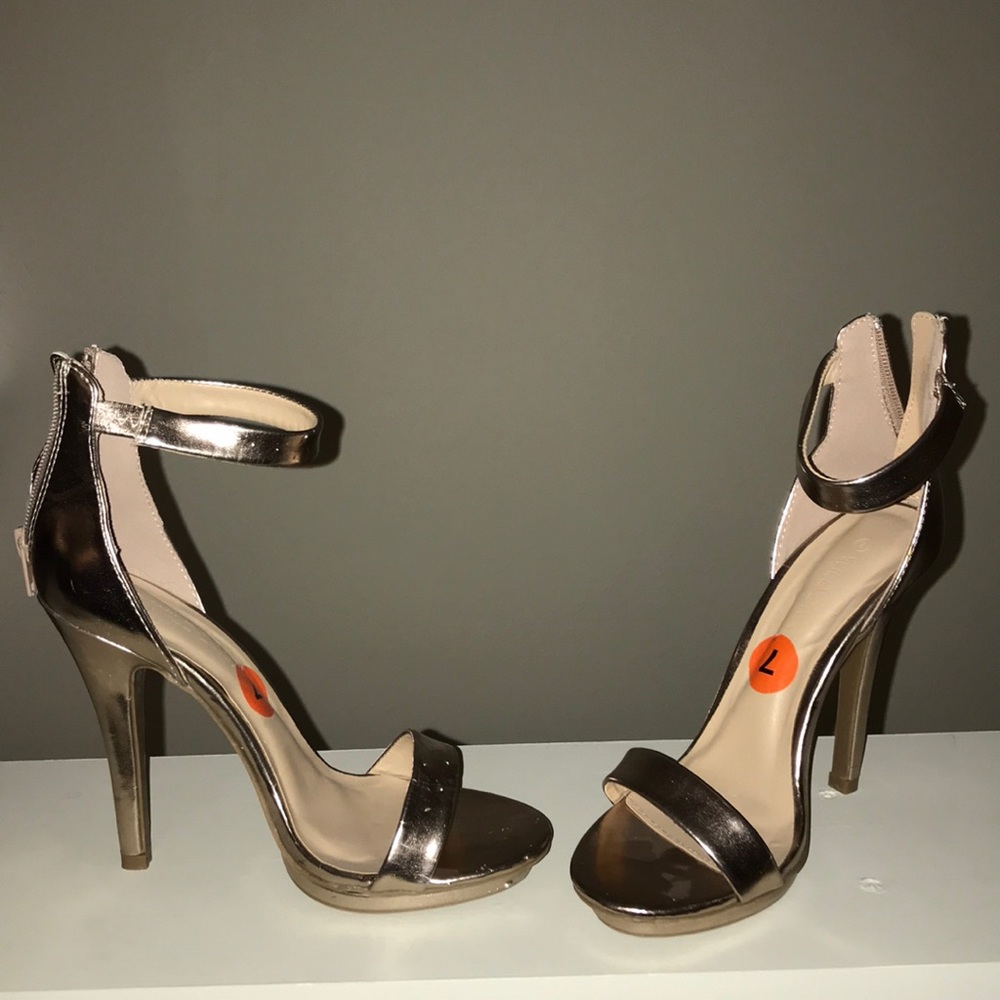 3/$15🌼 Wild Diva Gold Strappy High Heels 7